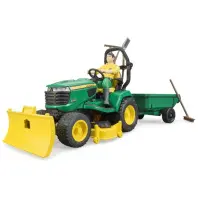 Спецтехніка Bruder садовий трактор John Deere з причіпом та фігуркою садівника (62104) Спецтехніка Bruder садовий трактор John Deere з причіпом та фігуркою садівника (62104)